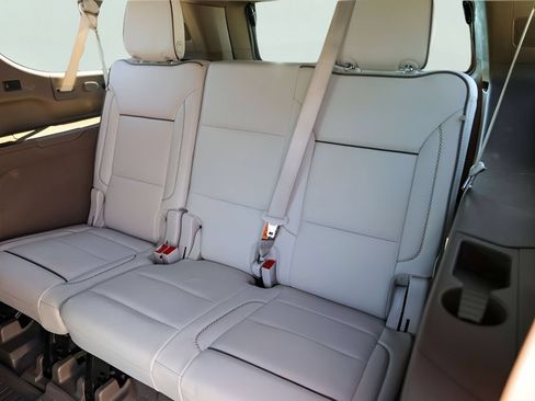 Used 2025 GMC Yukon XL Denali AWD/4WD image 28