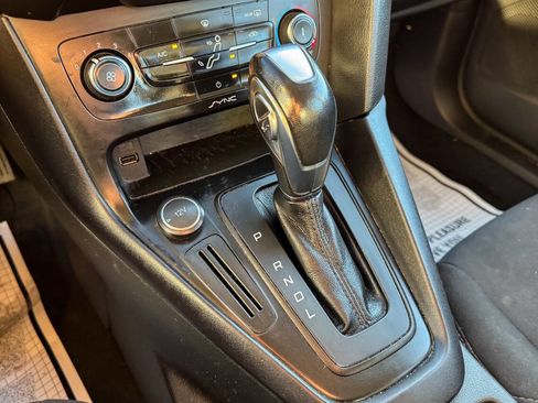 Used 2016 Ford Focus SE w/ Reverse Sensing Package image 29