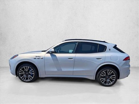 Used 2023 Maserati Grecale Modena AWD/4WD image 9