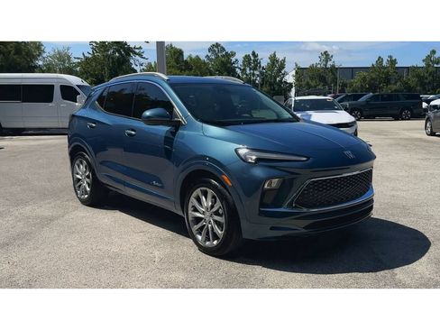 Certified 2024 Buick Encore GX Avenir FWD image 2