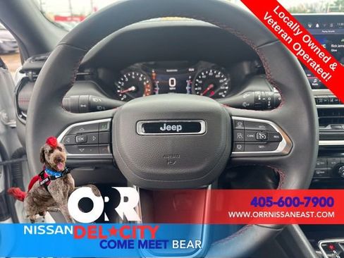 Used 2025 Jeep Compass Trailhawk AWD/4WD image 18