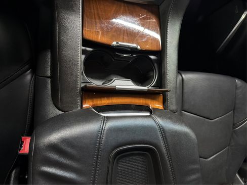 Used 2015 Cadillac Escalade Premium image 41