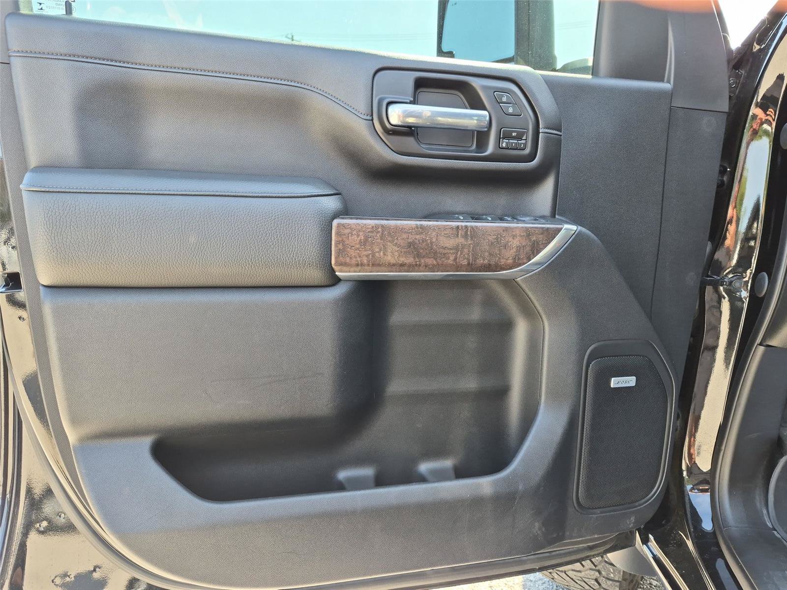 Used 2021 GMC Sierra 2500 Denali w/ Denali Black Diamond Edition AWD/4WD image 15