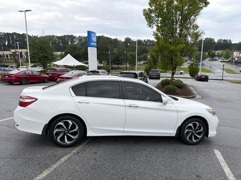 Used 2016 Honda Accord EX image 12