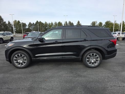 New 2026 Ford Explorer Active w/ Active Comfort Package image 2