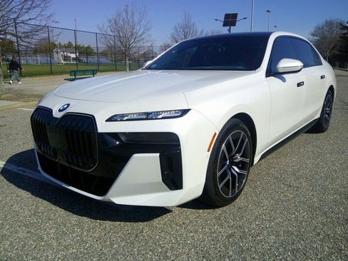 Used 2025 BMW 760i xDrive w/ Executive Package image 33