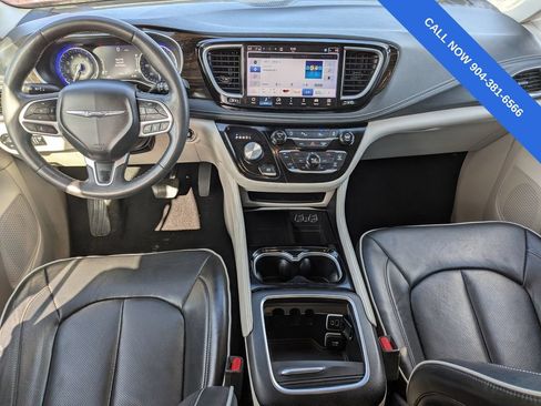 Used 2024 Chrysler Pacifica Limited FWD image 15
