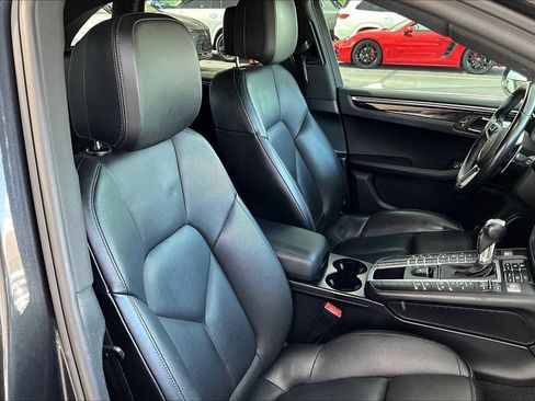 Used 2021 Porsche Macan image 8