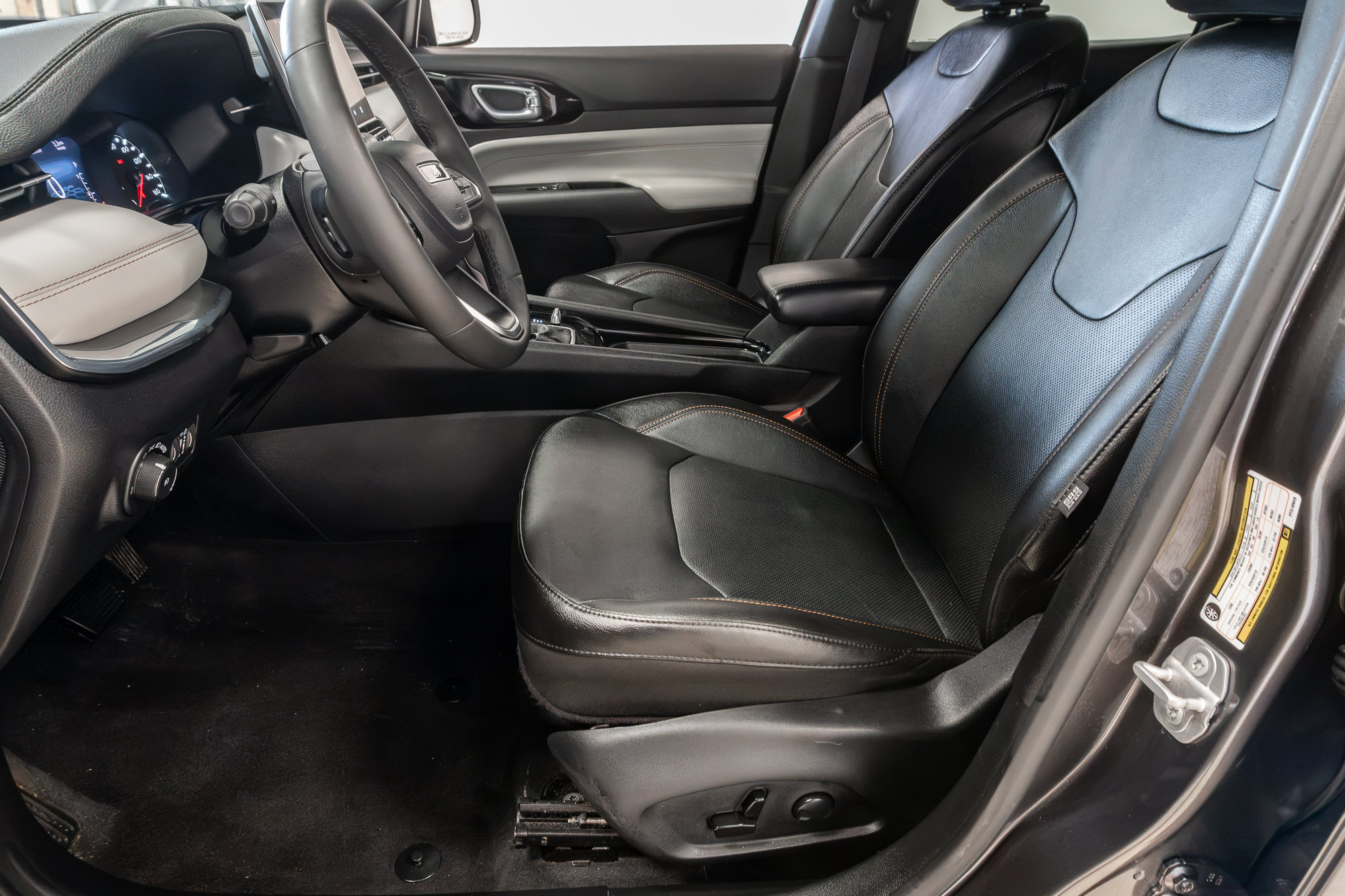 Certified 2023 Jeep Compass Limited AWD/4WD image 10