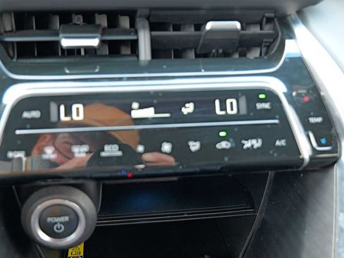 Used 2023 Toyota Venza Nightshade image 17