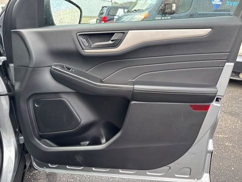 Used 2022 Ford Escape SE w/ Convenience Package image 28