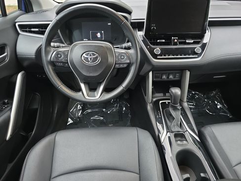 Used 2025 Toyota Corolla Cross XLE AWD/4WD image 14