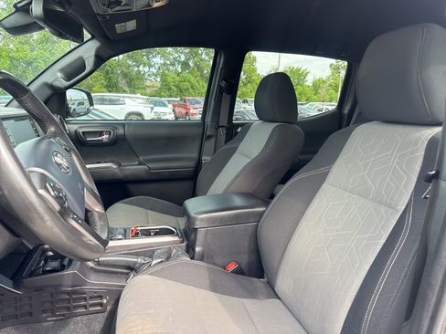 Used 2020 Toyota Tacoma TRD Off-Road AWD/4WD image 11