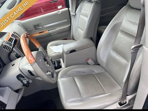 Used 2007 Chrysler Aspen Limited AWD/4WD image 9