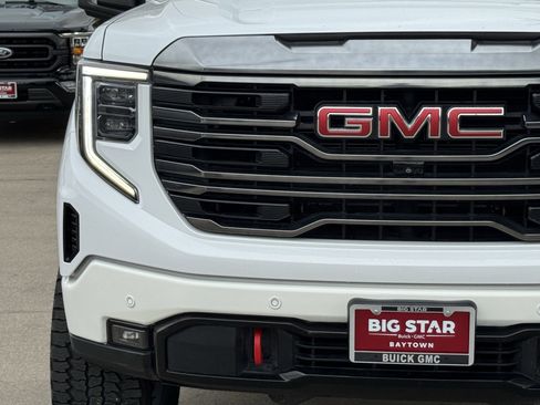 Used 2022 GMC Sierra 1500 AT4 w/ Technology Package image 6