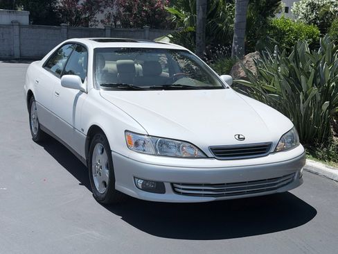 Used 2001 Lexus ES 330 FWD image 4