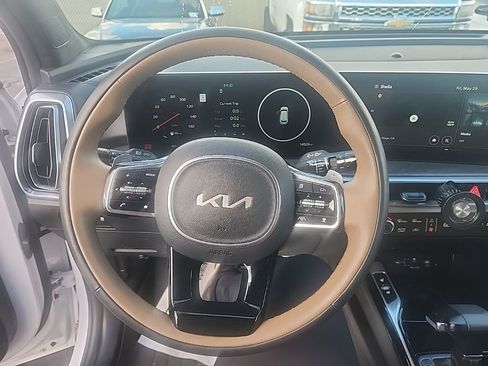 Certified 2025 Kia Sorento SX Prestige w/ Olive Brown Leather Package AWD/4WD image 21