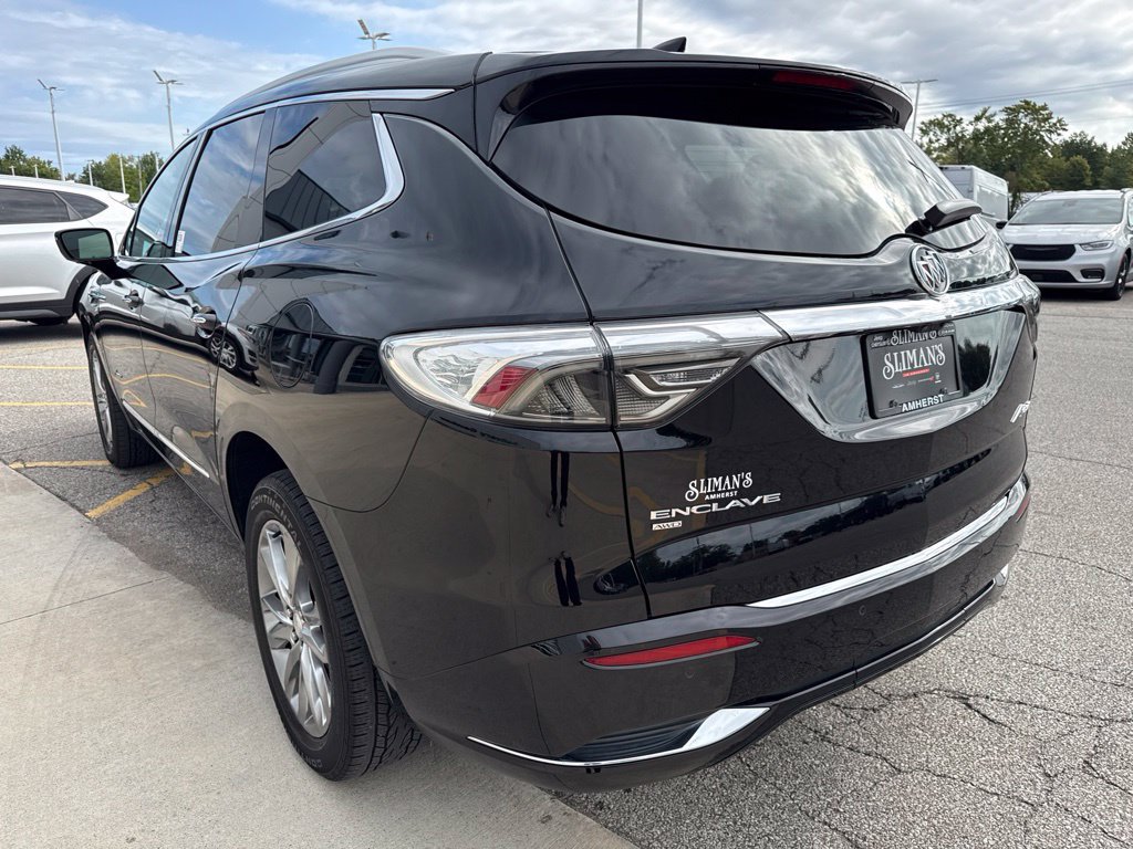Used 2022 Buick Enclave Avenir w/ Avenir Technology Package AWD/4WD image 7