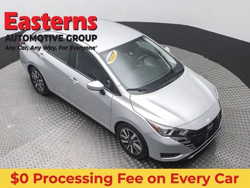 Used 2023 Nissan Versa SV FWD image 3