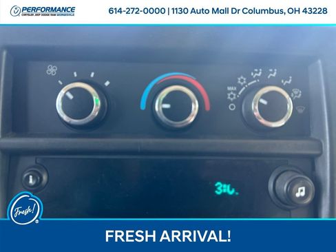 Used 2018 Chevrolet Express 2500 Extended RWD image 19
