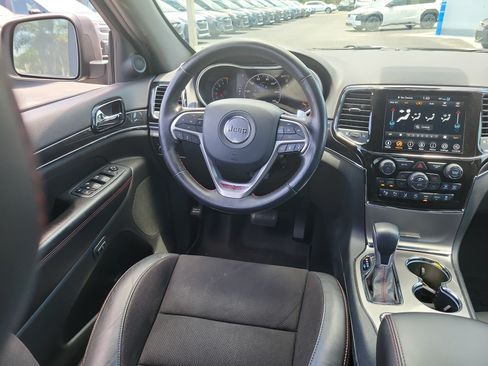 Used 2020 Jeep Grand Cherokee Trailhawk w/ Premium Lighting Group AWD/4WD image 17