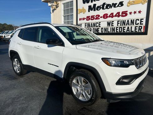 Used 2022 Jeep Compass Latitude image 2