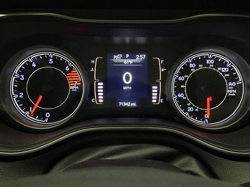 Used 2021 Jeep Cherokee Latitude image 23