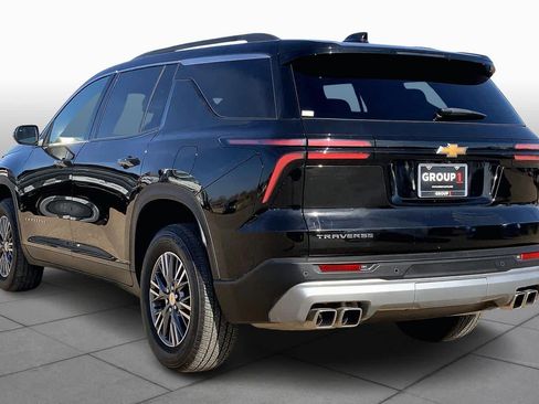Used 2025 Chevrolet Traverse LT image 12