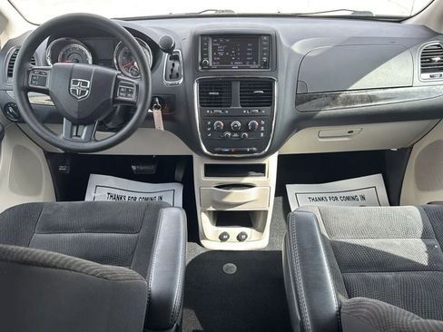 Used 2019 Dodge Grand Caravan SE w/ UConnect Hands-Free Group FWD image 22