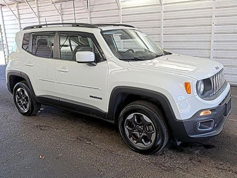 Used 2016 Jeep Renegade Latitude w/ Cold Weather Group image 4