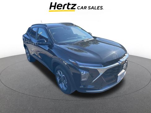 Used 2025 Chevrolet Trax LT image 1