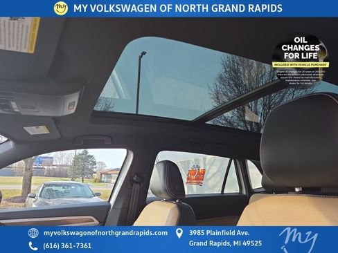 Used 2023 Volkswagen Atlas Cross Sport SEL R-Line image 25