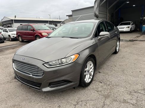 Used 2014 Ford Fusion SE image 3