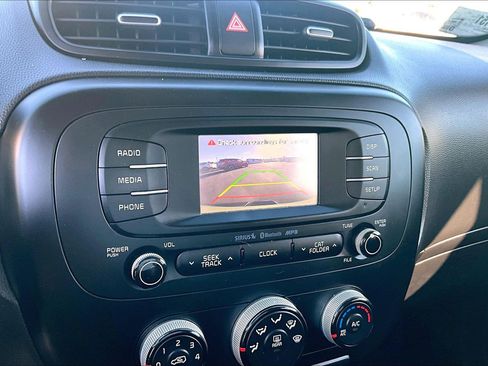 Used 2016 Kia Soul + image 21