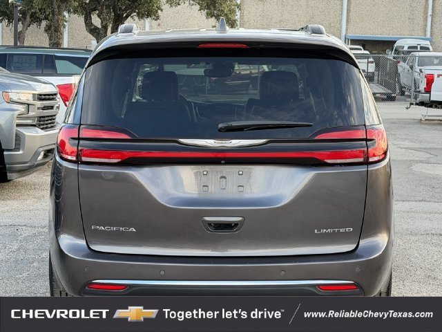 Used 2022 Chrysler Pacifica Limited FWD image 4