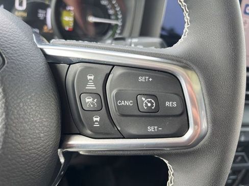 Certified 2025 Jeep Wrangler Unlimited Sahara w/ Safety Group AWD/4WD image 19