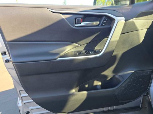 Used 2022 Toyota RAV4 XLE Premium image 21