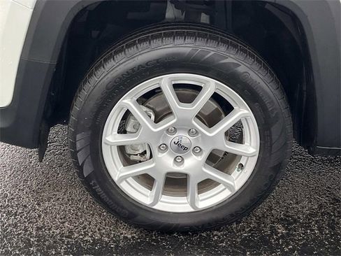 Used 2023 Jeep Renegade Latitude image 10