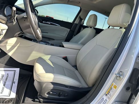 Used 2018 Buick Regal Essence w/ Driver Confidence Package #1 AWD/4WD image 17
