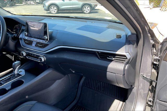 Certified 2025 Nissan Altima 2.5 S FWD image 16