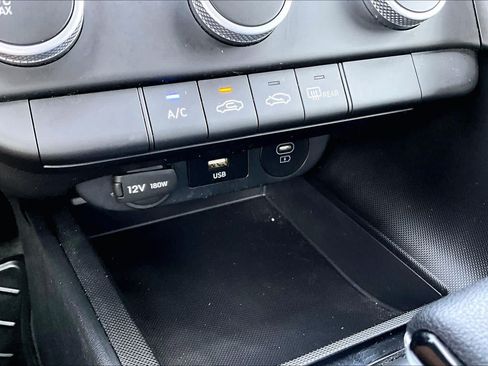 Used 2026 Hyundai Elantra SE FWD image 31