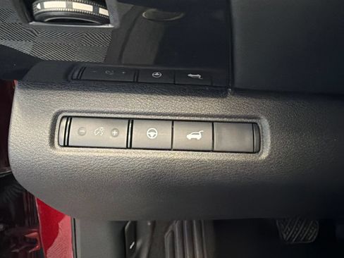 Used 2025 Nissan Pathfinder SV AWD/4WD image 19