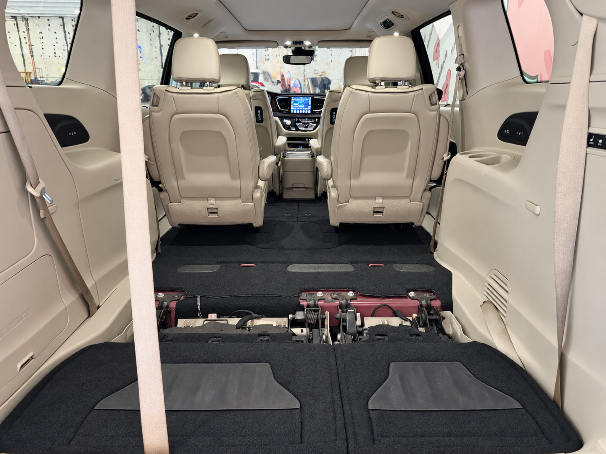 Used 2019 Chrysler Pacifica Limited w/ Tire & Wheel Group FWD image 25