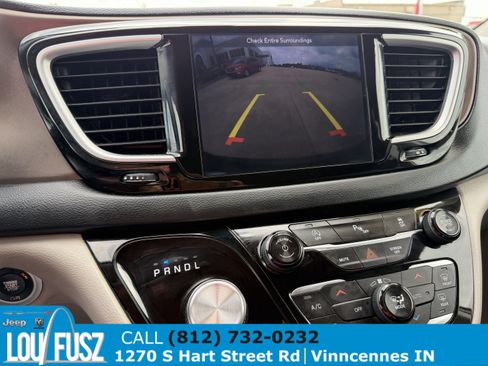 Used 2018 Chrysler Pacifica Touring-L FWD image 26