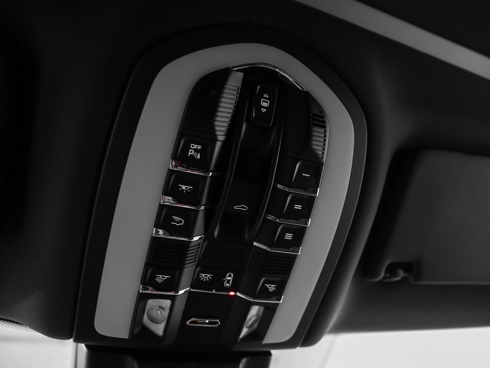Certified 2026 Porsche Macan AWD/4WD image 42
