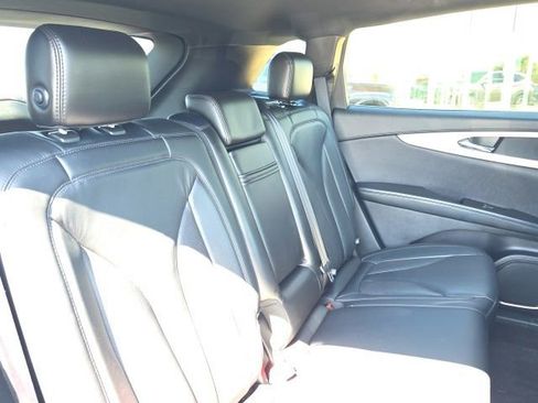 Used 2019 Lincoln Nautilus Select image 8