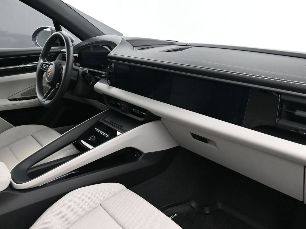 Certified 2025 Porsche Macan 4S Electric AWD/4WD image 13