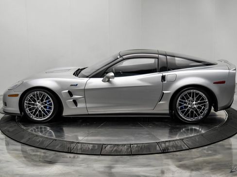 Used 2010 Chevrolet Corvette ZR1 w/ Preferred Equipment Group RWD image 8