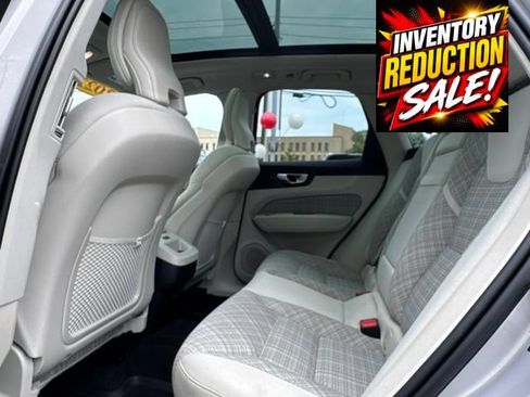 Used 2022 Volvo XC60 B5 Momentum AWD/4WD image 22