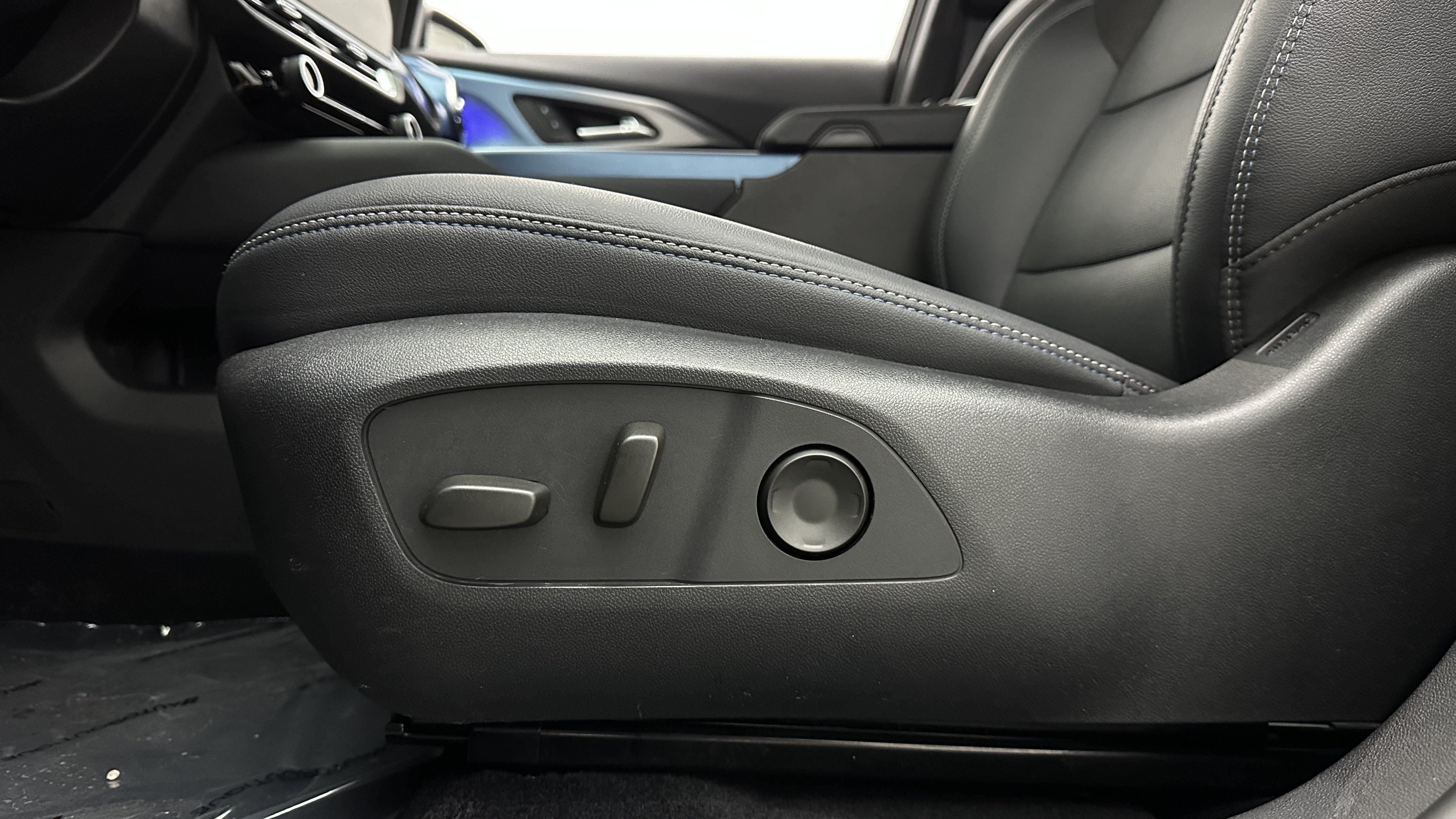 Used 2024 Chevrolet Equinox EV LT FWD image 15